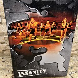 Beachbody Insanity Home Fitness Workout Complete 10 DVD BINDER BOOK Set used