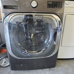 LG TurboSteam Extra Large Stackable Steam Cycle Vented Electric Washer ( Black Steel ) Energy Star Certified