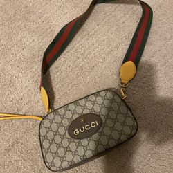 GUCCI SMALL MESSENGER BAG