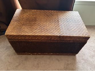Wicker storage basket