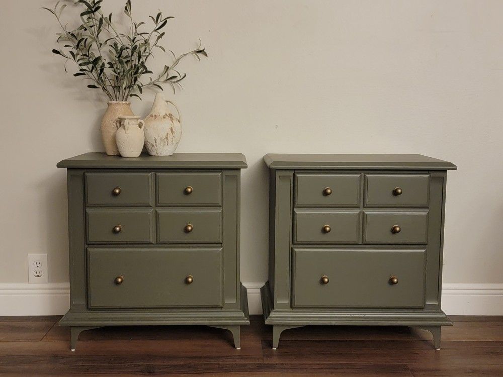 Vintage Pair Broyhill Wood Nightstands Bedside Tables Deep  Green