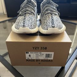 Yeezy Turtle Doves Size 6 