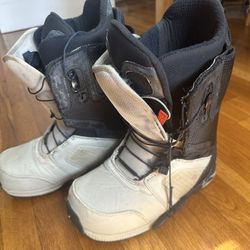 Snowboard boots 