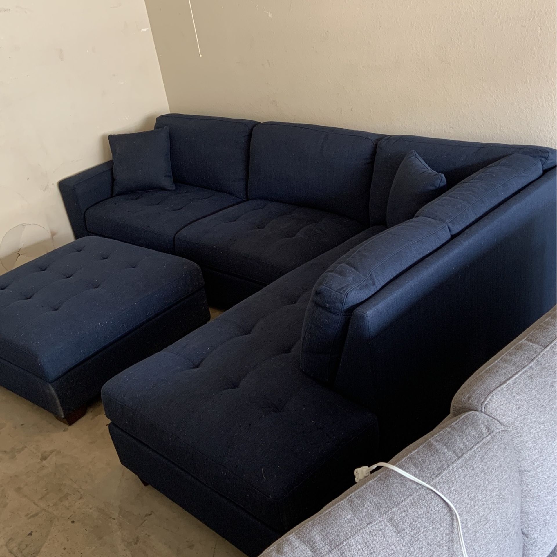 Thomasville Miles Blue Sectional With Storage Ottoman •DELIVERY AVAILABLE! for Sale in