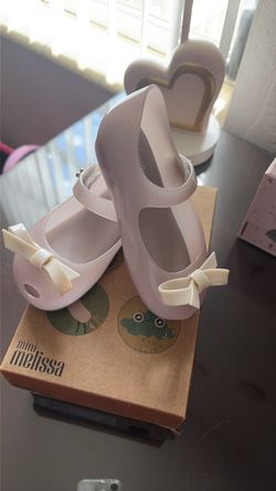 Mini Melissa size 8