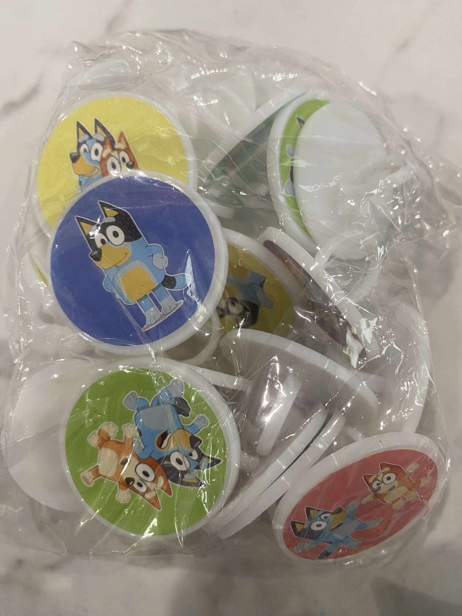 PAW PATROL LOT OF 20 RANDOM PLASTIC RINGS ( PARTY FAVOR )