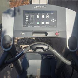 Life Fitness 93T Classic Treadmill