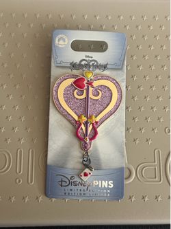 Kingdom hearts keyblade pin