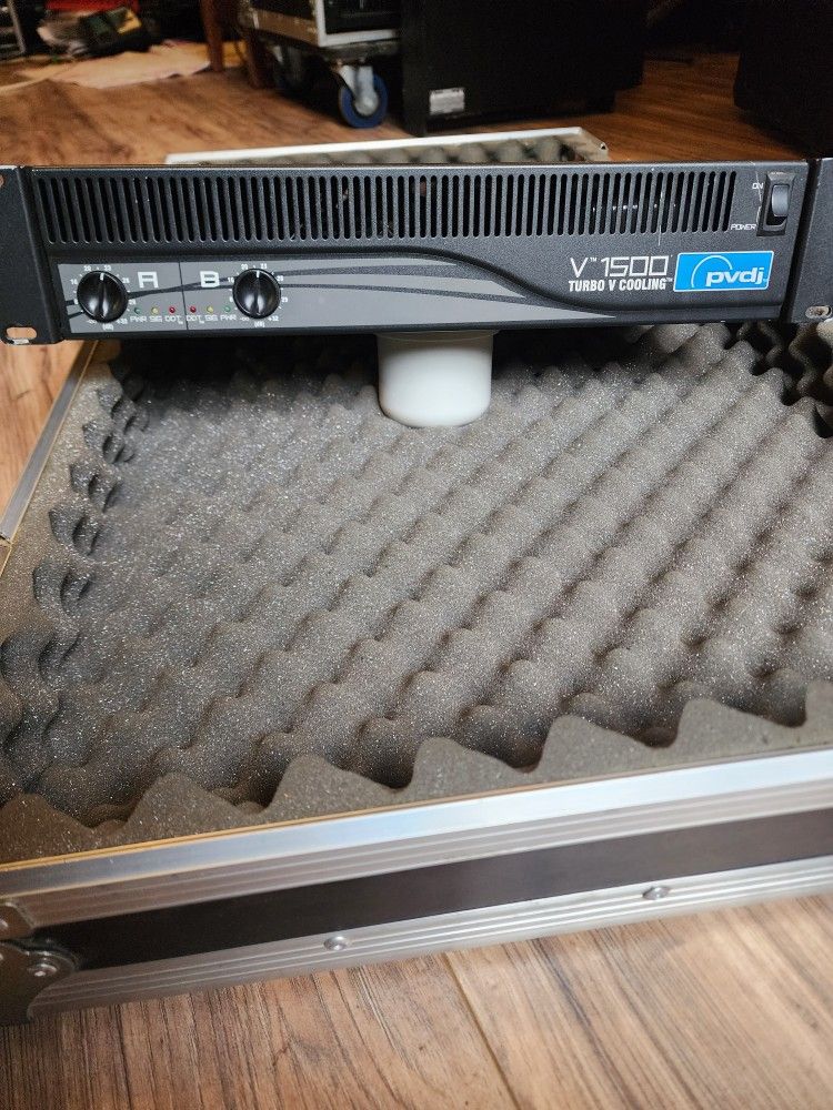 Peavy PVDJ1500 Amplifier 