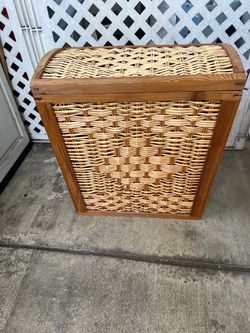 Wicker hamper