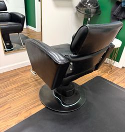 Electric salon chair
