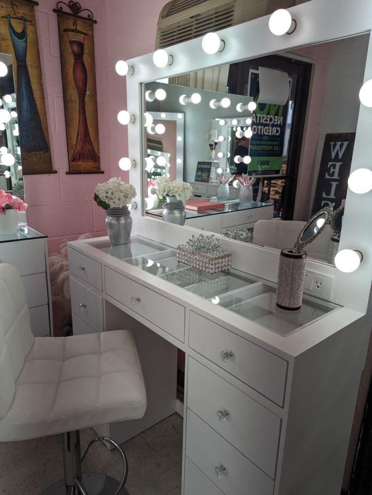 Vanity for makeup