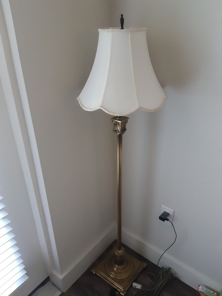 VINTAGE BRASS FLOOR LAMP