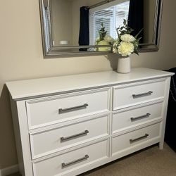 Dresser & 2 Nightstands 