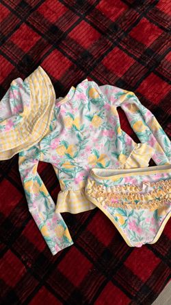 Size 3t girl’s bathing suit