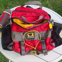 Mountainsmith Day Lumbar Packs– Color Red  Multi-Carry Hiking Bag – 18L Capacity – Rugged & Versatile