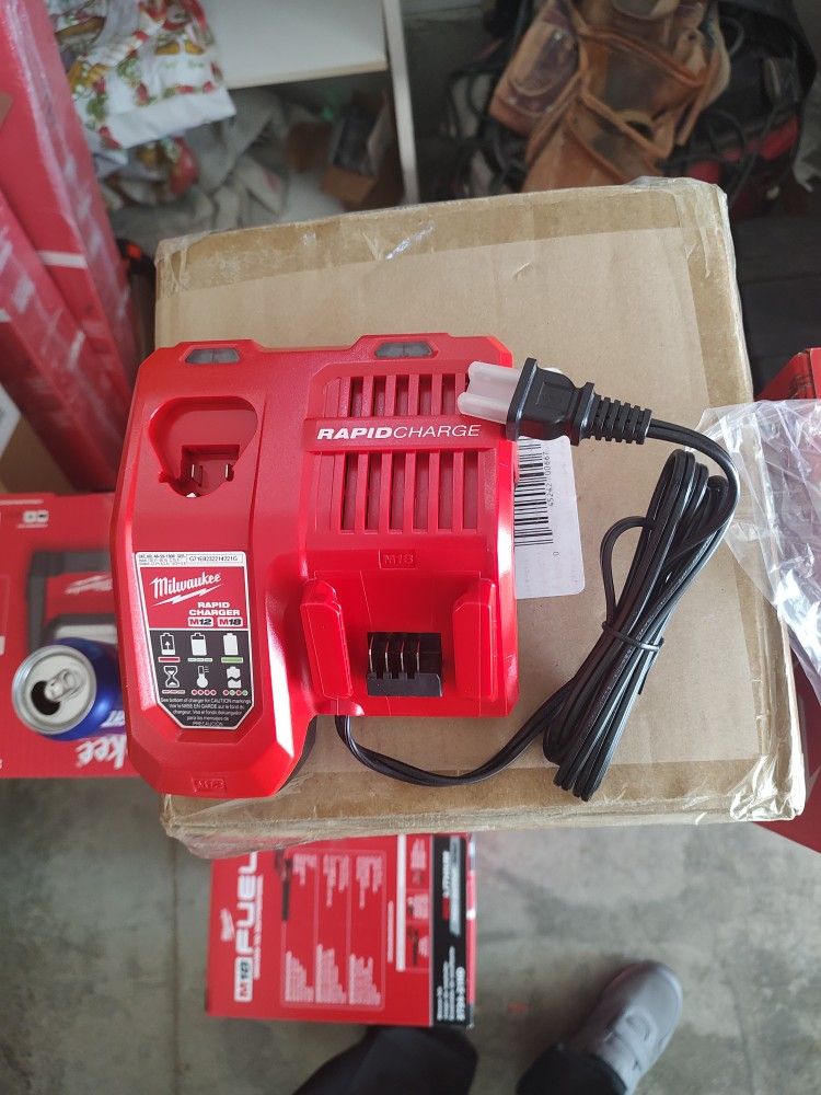 Milwaukee M12/M18 Rapid Charger 