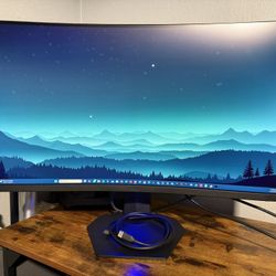 Dell 2k 32inch Curved Gaming Monitor With Monitor Arm