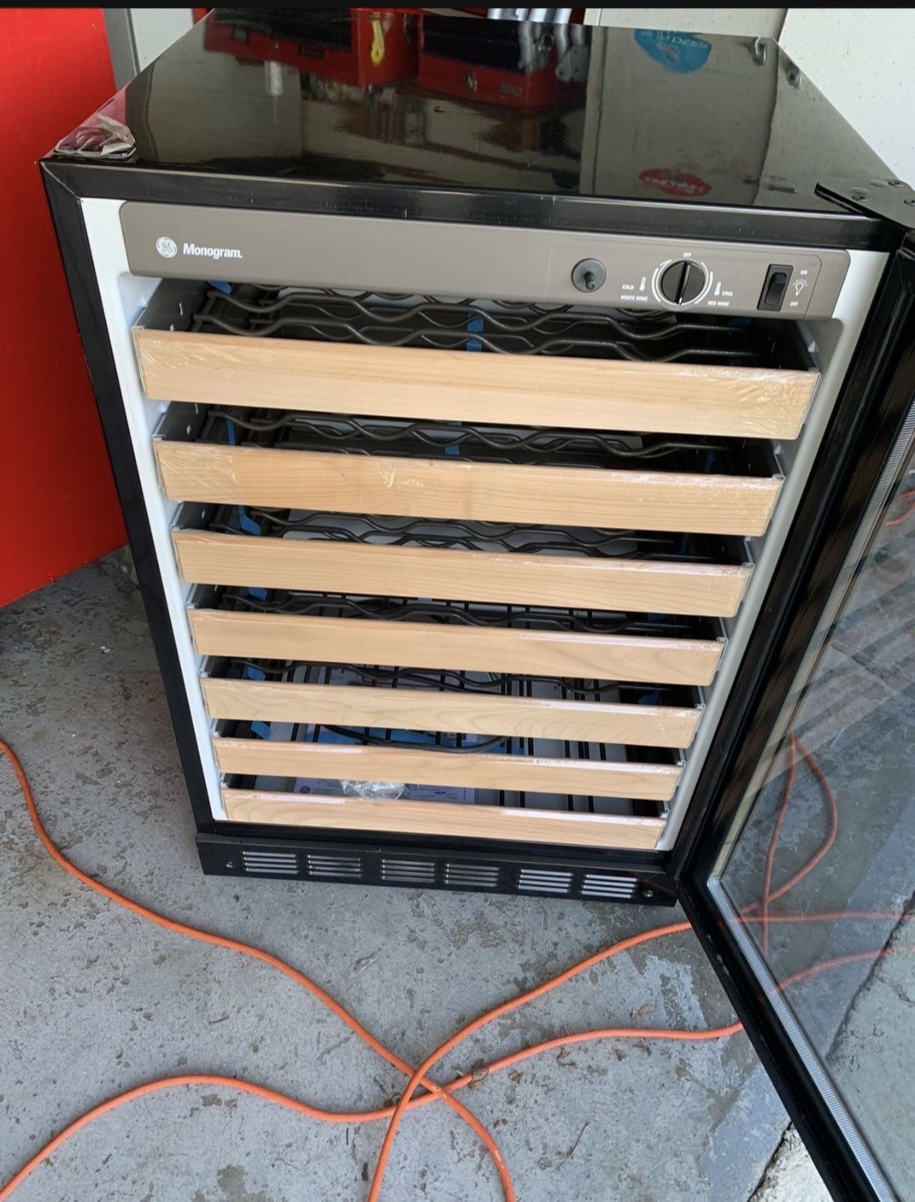 GE Monogram wine chiller/Wine Cooler/ Wine Fridge for Sale in Evanston