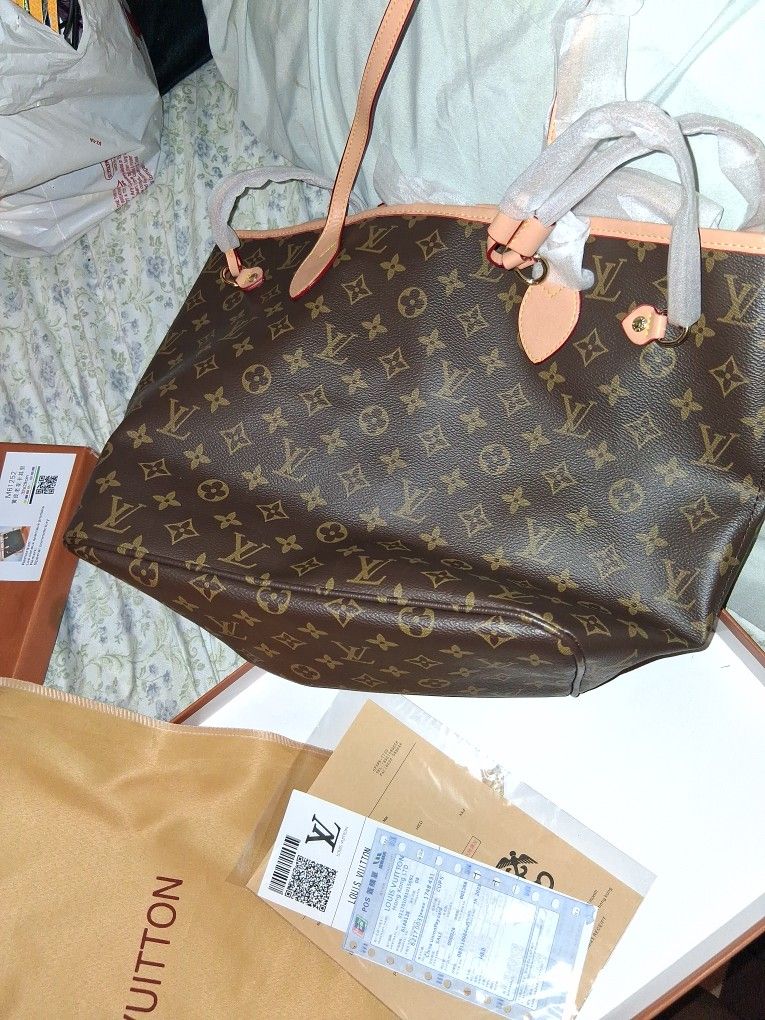 Brandnew Original Louis Vuitton Purse in Box