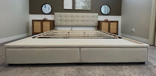 King Platform Bed w/ storage drawers and usb charger