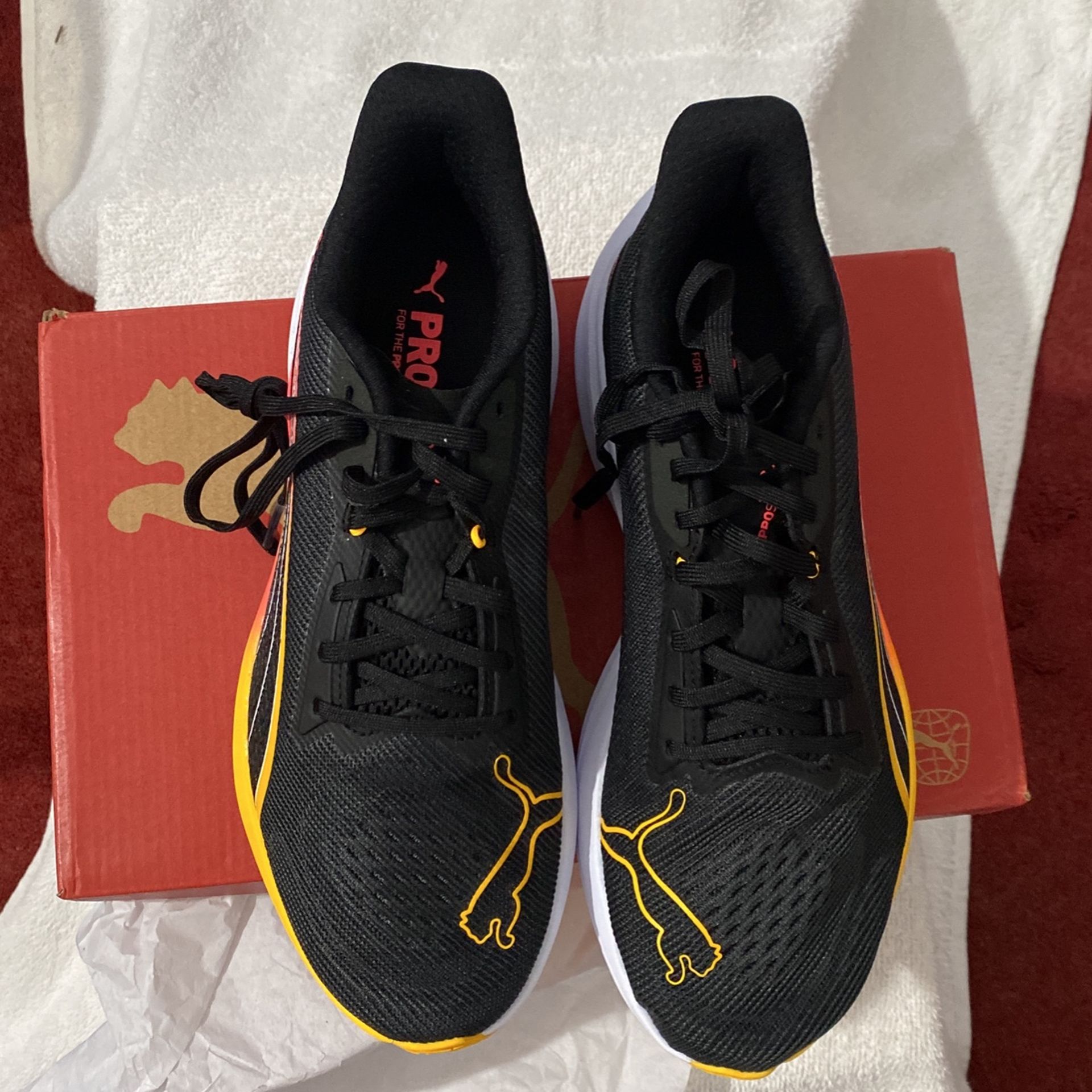 Pumas Womes Size 8.5