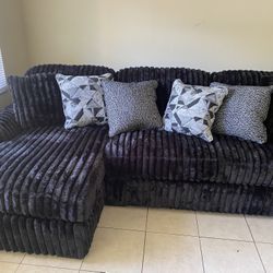Midnight Madness 2-piece Sectional *Chocolate Or Onyx Black