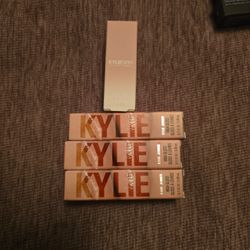 Kylie Jenner High Gloss And Lip Oil