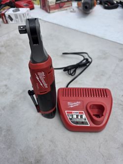 Milwaukee Fuel M12 Ratchet Kit Combo 2.0 Battery And Charger