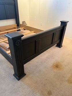 Queen bed/mattress/box spring