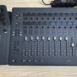 Avid Dock S3 Bundle