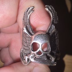 VINTAGE STERLING SILVER BIKER RING SCHULL/WINGS SIZE 9