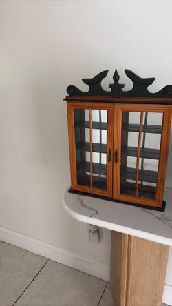 Shot glasses display case