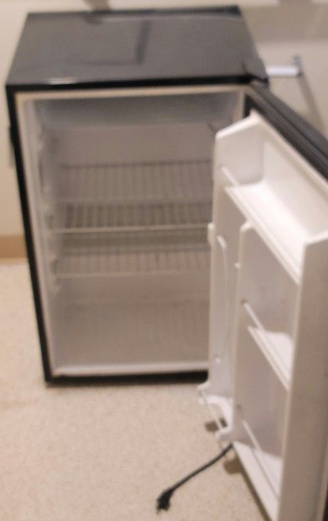 Half fridge, Small refrigerator