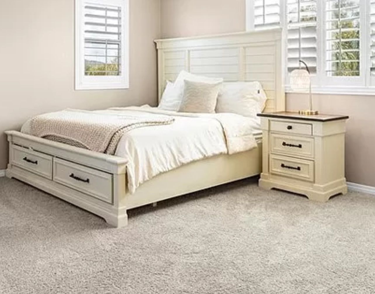 King Bedroom Set With Dresser/ Mirror And Nightstand