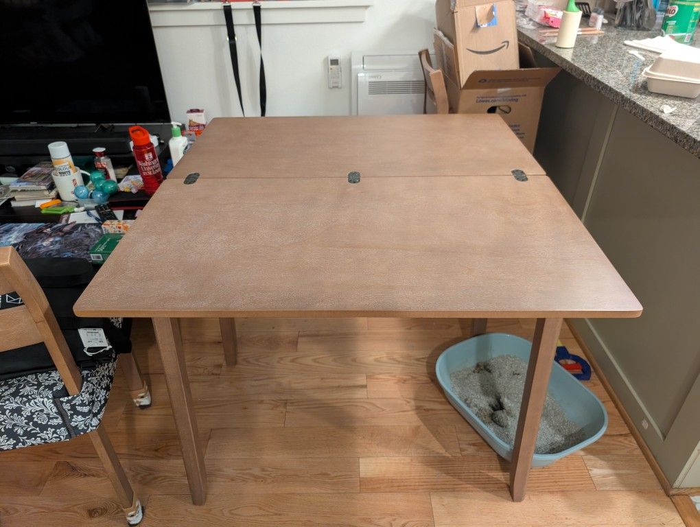 Expandable Wooden Table