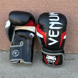 Venum Elite Boxing Gloves 8oz
