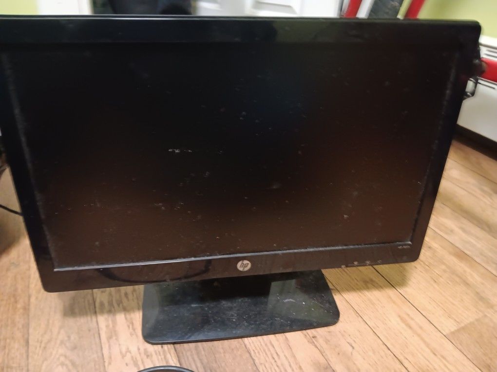 Computer Monitor With Keyboard & Mouse