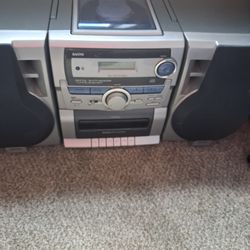 Sanyo boom box  stereo