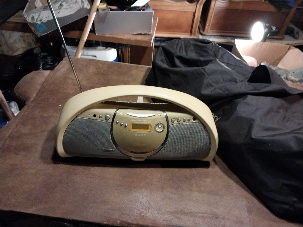 Vintage Sony PSYC Boombox ZS-YN7 CD Player MP3 AM/FM -