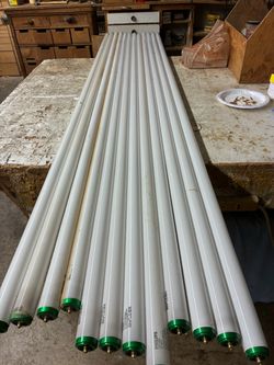8 foot fluorescent lights $25