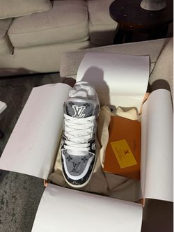 Luxury Fashion LV Trainers size 8