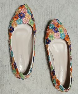 Crystal Queen Floral Embroidered Ballet Flats size: 7