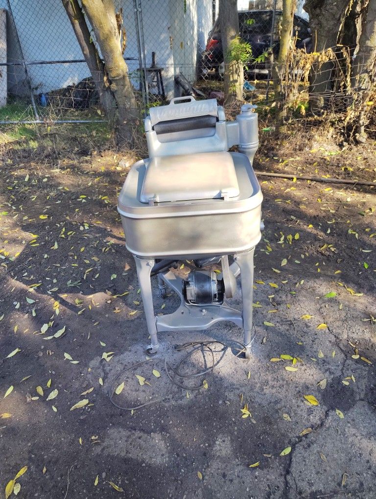 VINTAGE MAYTAG WASHER W WRINGER