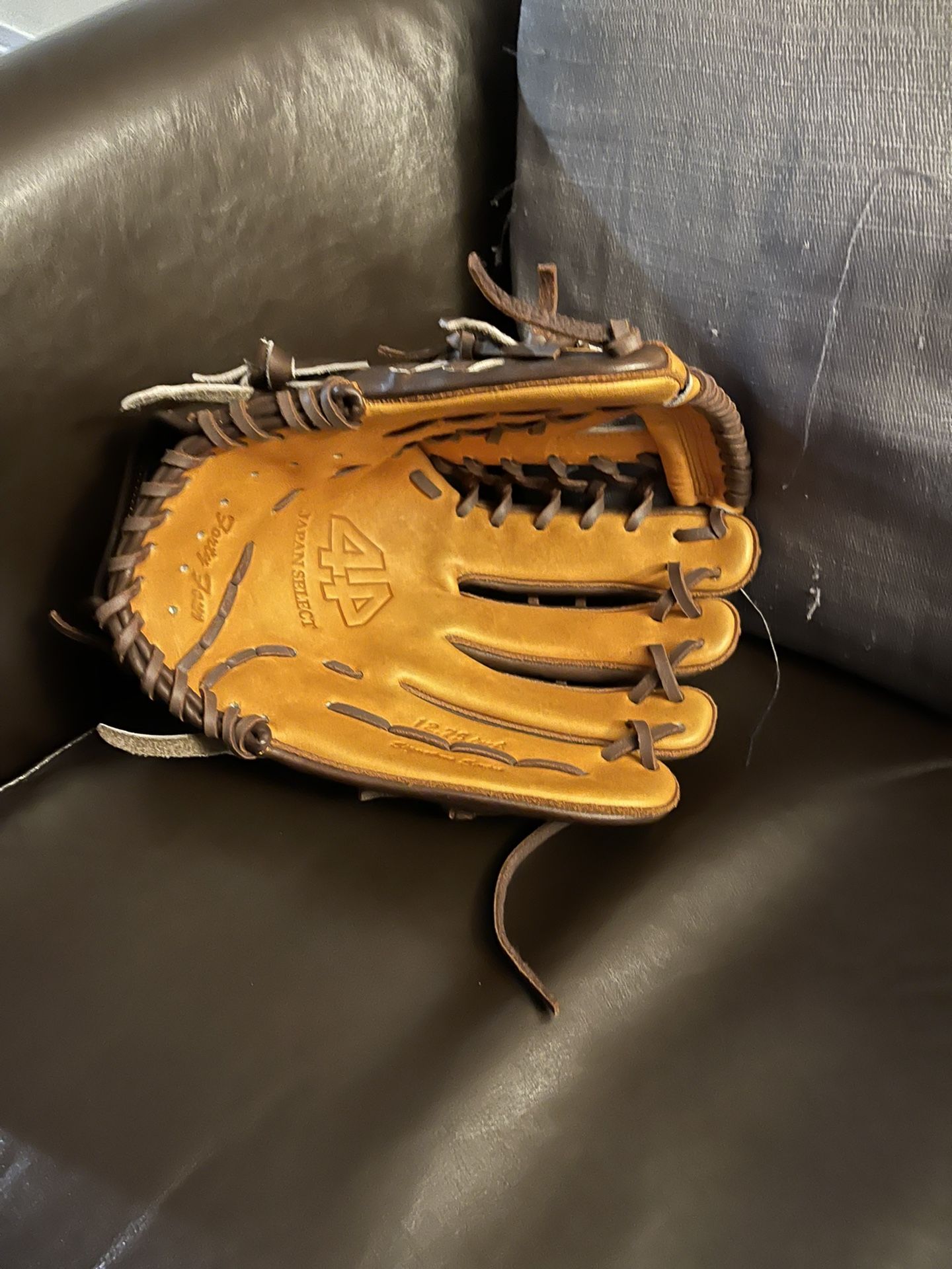 44 Baseball Glove for Sale in Tucson, AZ - OfferUp