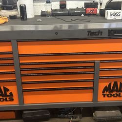 Mac tools tool box