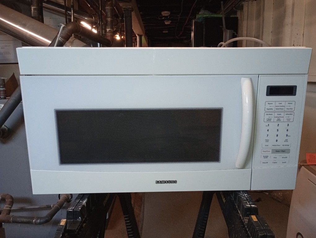 Samsung Over Stove Microwave With Fan