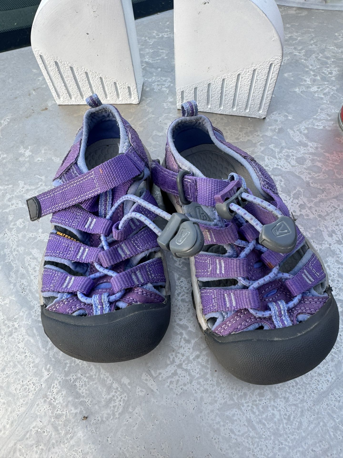 KEEN toddler Sandals Size 9