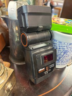 Vintage Focal M500C-Zoom or Albinar 91CAN-IR thyristor shoe-mount flash for SLR cameras
