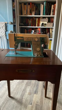 Vintage Viscount Seeing Machine 939 $150